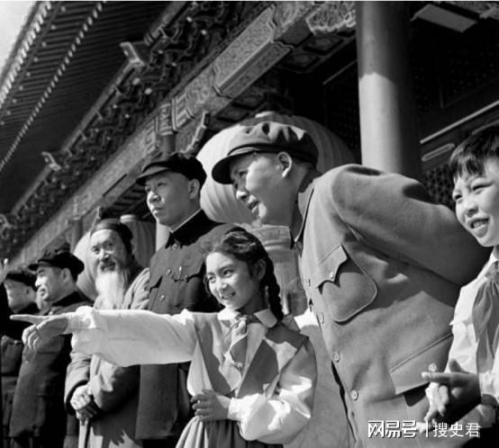83年总参谋长在毛主席纪念堂流泪道：主席得志来看你了